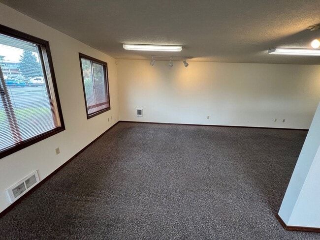 Building Photo - 11640 SW Corby Dr