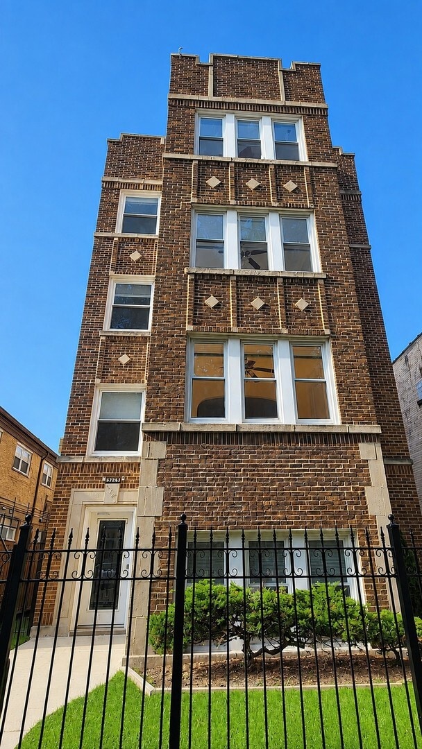 Building Photo - 3744 W Leland Ave