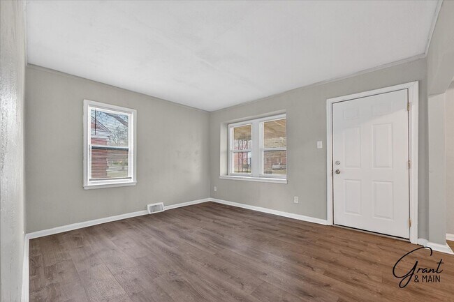 Foto del edificio - $1275 3 bedroom bungalow
