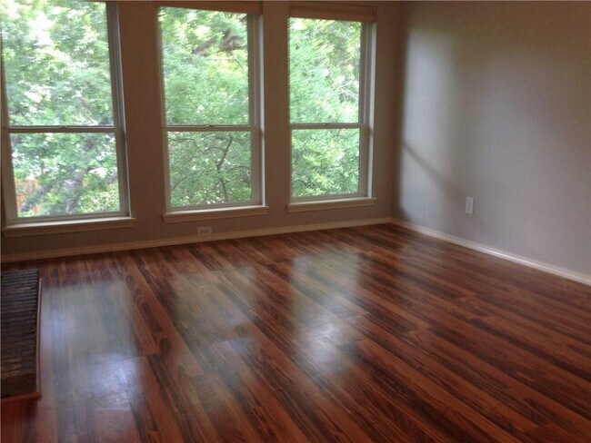 Foto del edificio - 3839 Dry Creek Dr