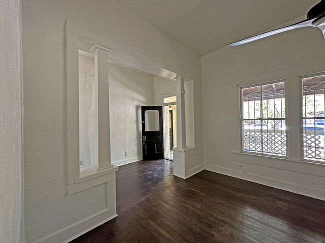 Large Open Living Room and Foyer Area - 517 S 5th Ave