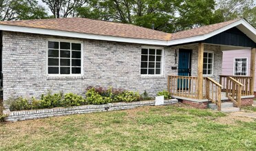 Building Photo - 1317 Fernwood Dr