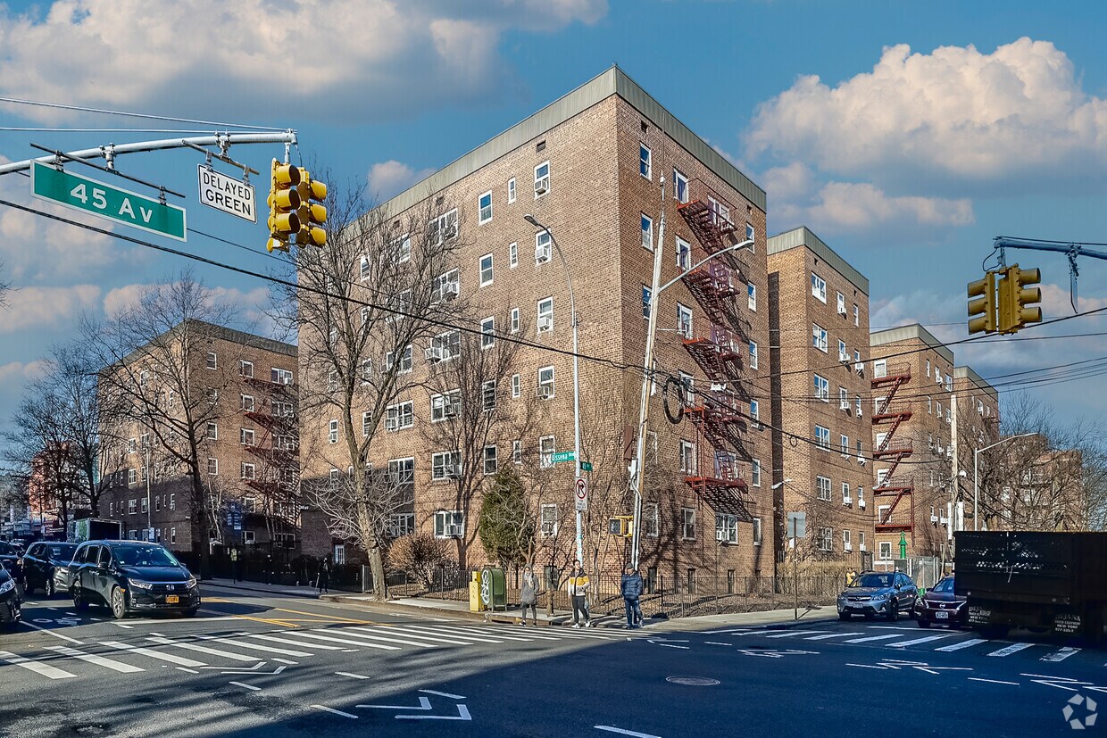 Primary Photo - 4469 Kissena Blvd