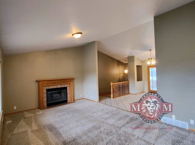 Building Photo - 5 BD 3 BA 2900 sq ft HOME IN DRAPER.