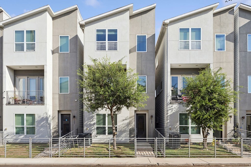 Foto principal - 3109 Gillespie St