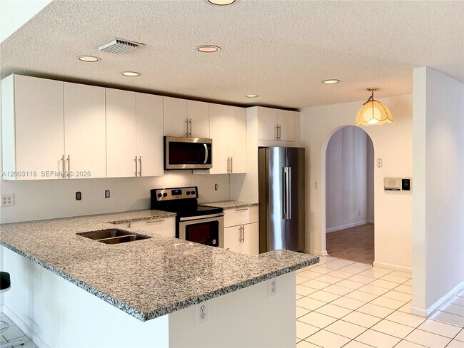 Building Photo - 2444 Stonegate Dr