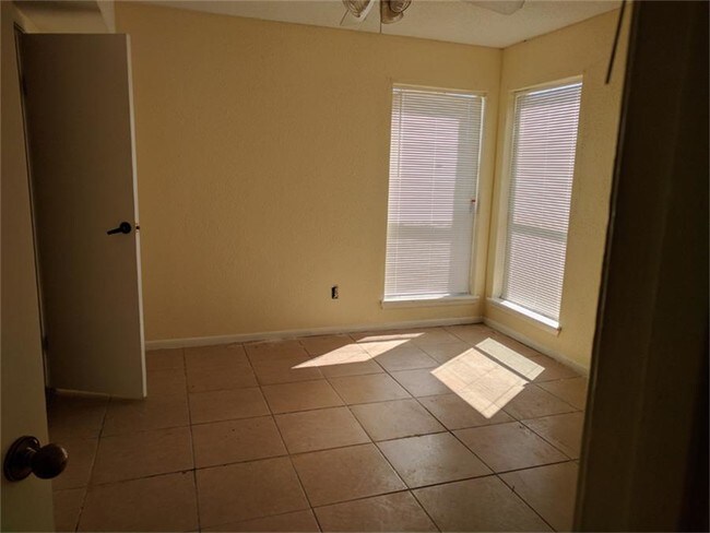 Building Photo - 4029 Briar Hollow Dr