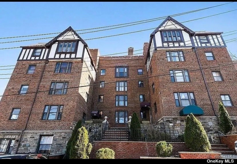 Primary Photo - 36 Westview Ave
