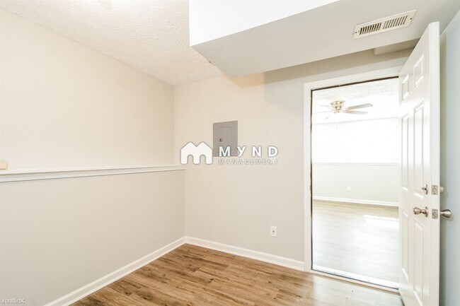 Building Photo - 4 br, 2 bath House - 1106 Lady Banks Dr