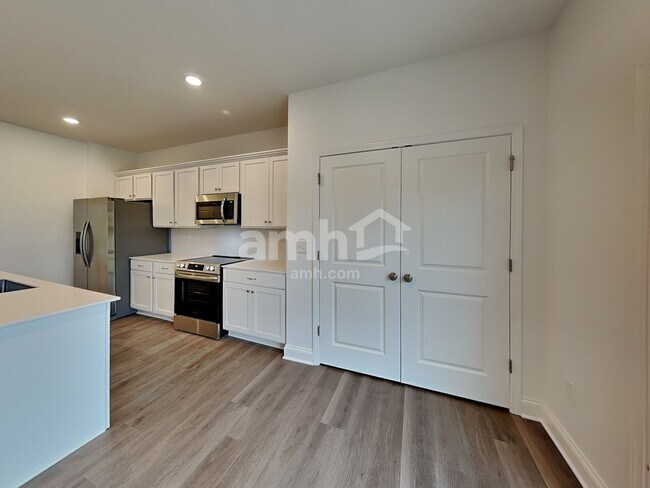 Building Photo - 1343 Pk Pl S