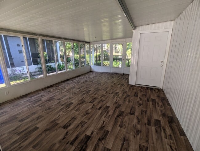 Building Photo - 420 S Lake Ave
