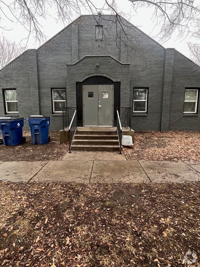 Building Photo - 1704 Santa Fe S