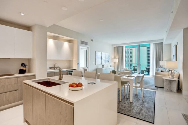 Building Photo - 3100 N Ocean Dr