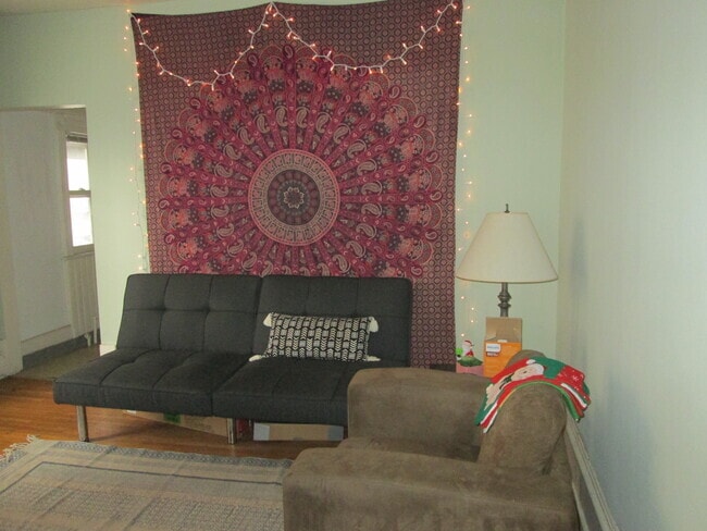 Living Room - 1425 6th St SE