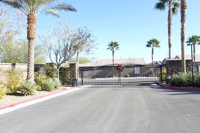 Foto del edificio - 3000 SQUARE FOOT 5 BEDROOM HOME