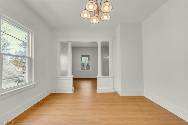 Foto del edificio - 8906 Jeffries Ave