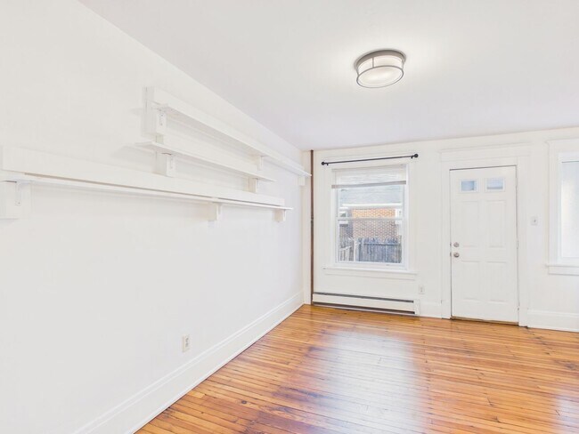 Building Photo - Adorable Single Family on Penn St