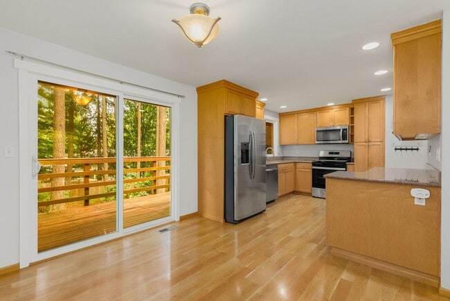 Building Photo - Spacious Home in High Woodlands, Kirkland