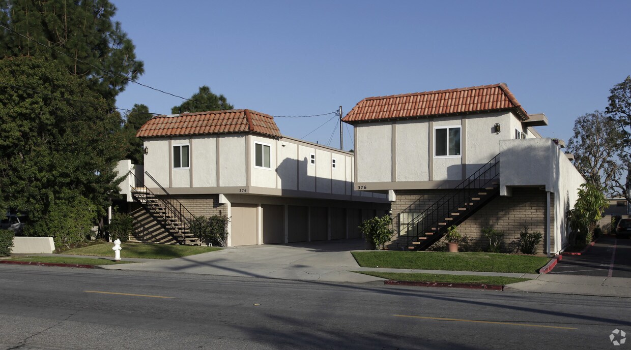 Primary Photo - 376 W Bay St