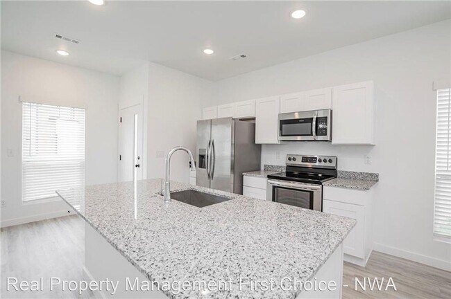 Foto del edificio - 3 br, 2 bath House - 971 Boardwalk Avenue