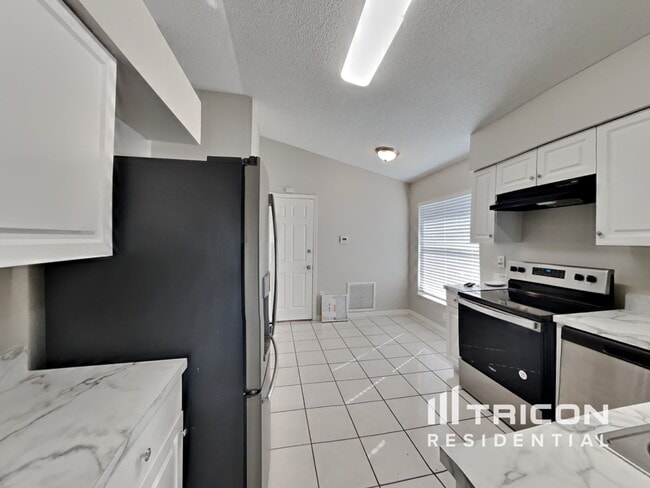 Building Photo - 3621 71st Terrace E