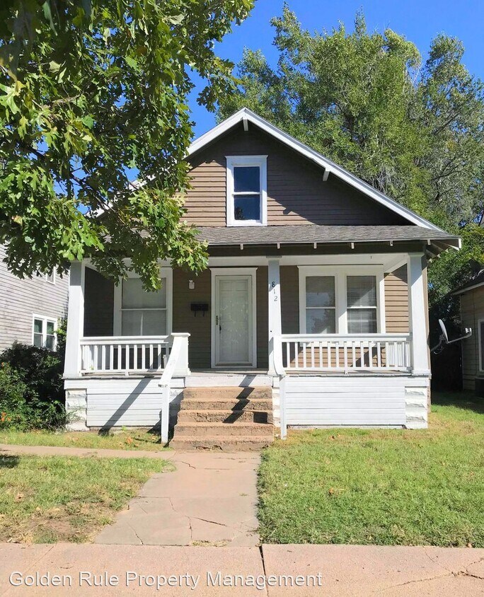 2 br, 1 bath House 812 N Washington St House Rental in Hutchinson