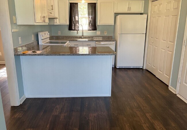 Building Photo - Charming 3-Bed, 2-Bath Home-106 Skipping S...