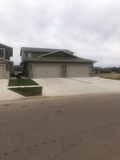 Exterior - 2362 S Ronsiek Ave