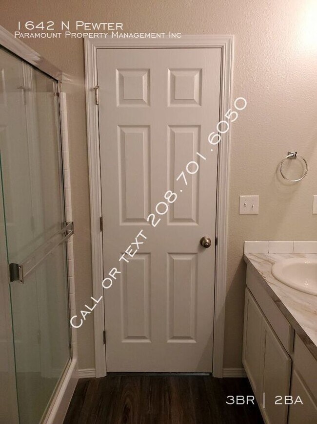 Foto del edificio - Light Bright and Beautiful 3bd 2bh Kuna home
