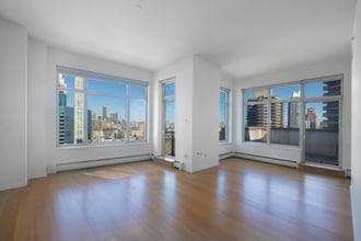 Building Photo - 205 E 59th St