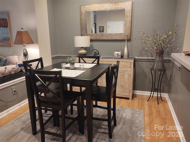 Foto del edificio - 3043 Uxbridge Woods Ct