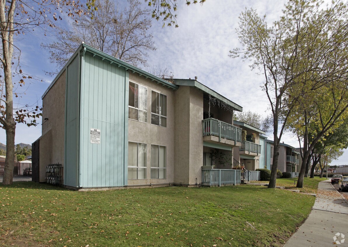 Foto del edificio - Myrtlewood Court Apartments