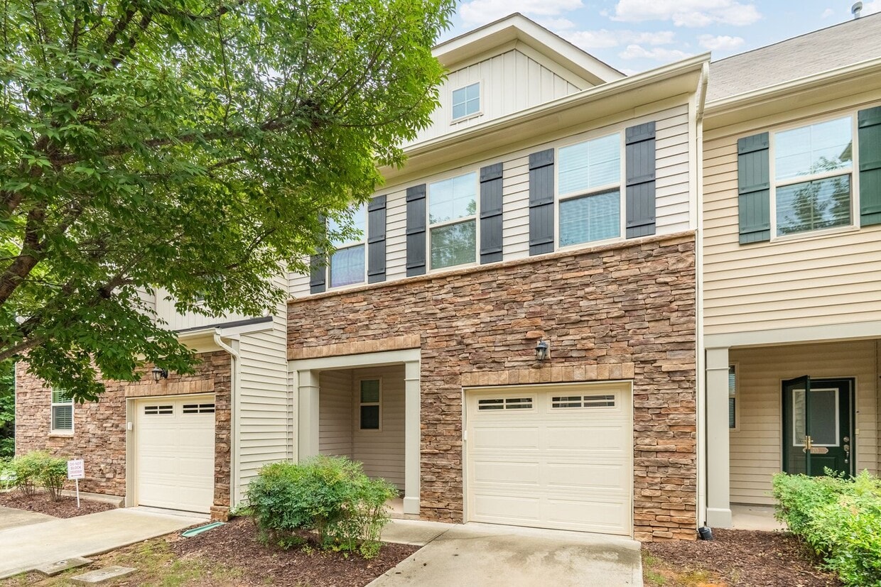 Beautiful 3 Bedroom Townhome in Thompson Ridge – Prime Durham Location! - Beautiful 3 Bedroom Townhome in Thompson Ridge – Prime Durham Location!