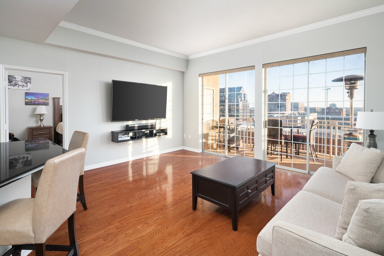 Foto principal - 3225 Turtle Creek Blvd