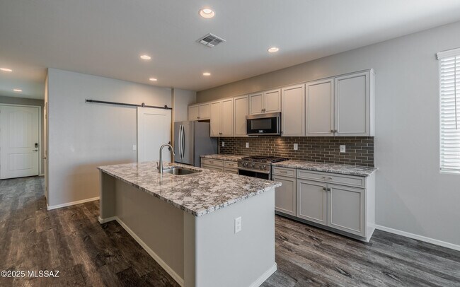 Building Photo - 10324 S Barlow Way
