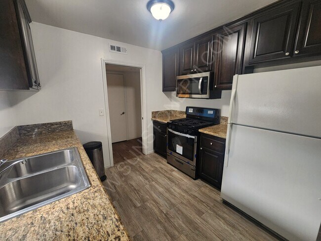 Foto del edificio - 3 bedroom, 2 bathroom