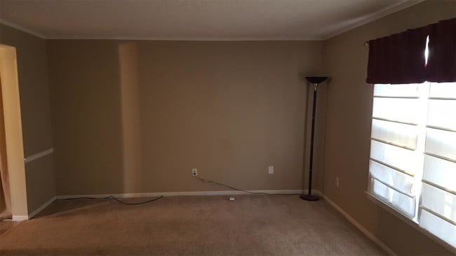 Building Photo - 2100 Kings Gate Cir