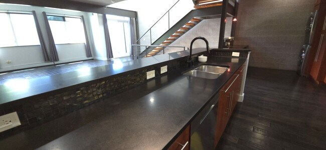 Foto del edificio - Downtown Westminster Live/Work Condo 3-Story, 2-bedroom LOFT + Commercial Space & Two Patios