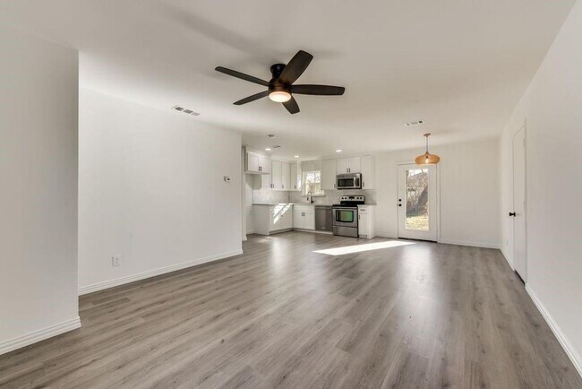Foto del edificio - Fully remodeled and upgraded 3br home only...