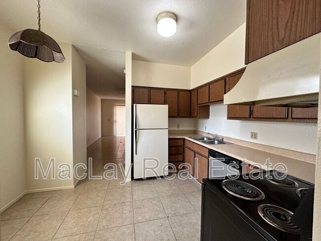 Building Photo - 2801 E Monte Cristo Ave