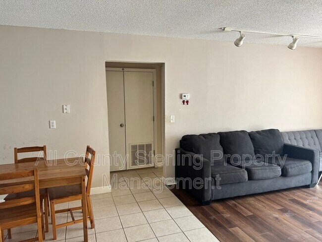 Building Photo - 1700 SW 16th Ct