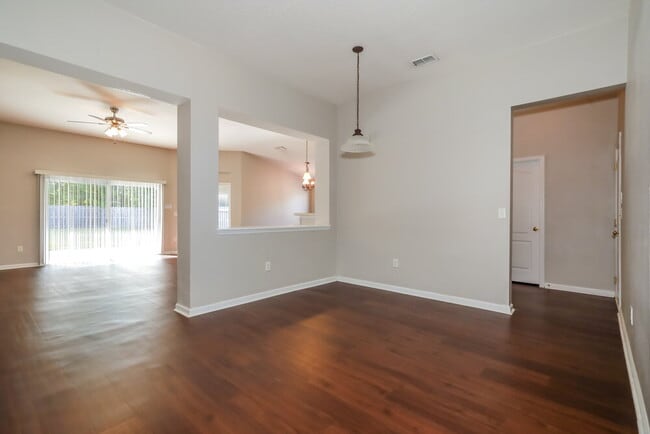 Building Photo - 1814 Hollow Glen Dr