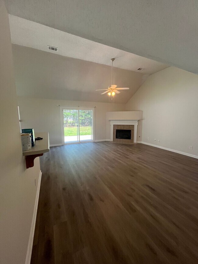 Foto del edificio - 128 Arbor Village Dr