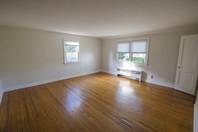 Living Room - 8 Trent Rd