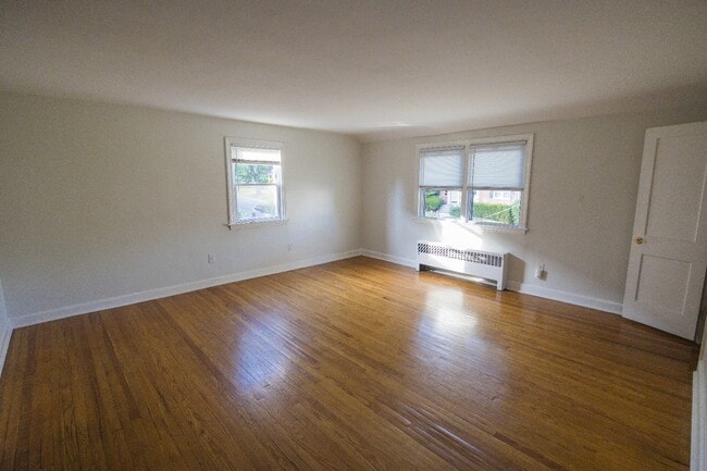 Living Room - 8 Trent Rd