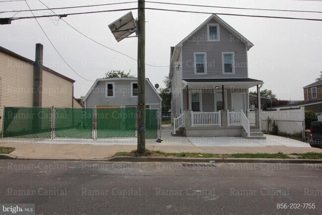 Building Photo - 1123 Cambridge St