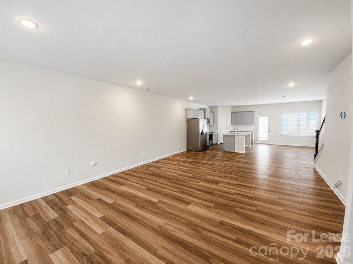 Building Photo - 302 Sagecroft Ln