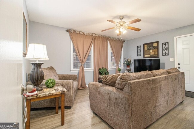 Building Photo - 127 Ruzelle Dr SE