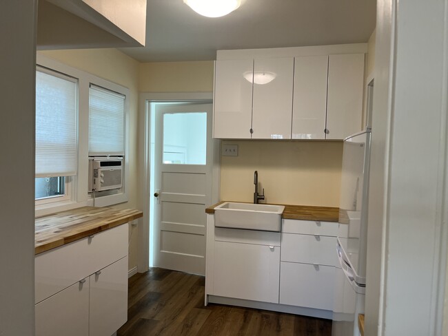 Building Photo - 914 S 800 E