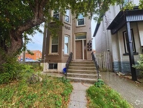 Building Photo - 460 King William St
